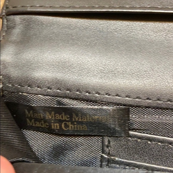 Kenneth Cole Reaction Black Wallet - Picture 7 of 8